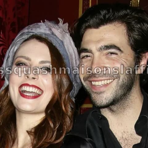 L'Enfance d'Élodie Frégé : Un Voyage Émotionnel à Travers la Vie d'une Artiste